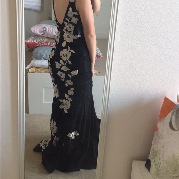 Avery G Long Dress - Picture 6 of 6